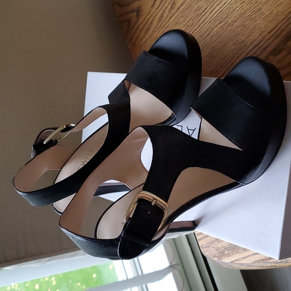 Nine West Shoes - Nine West heel, size 7 in black